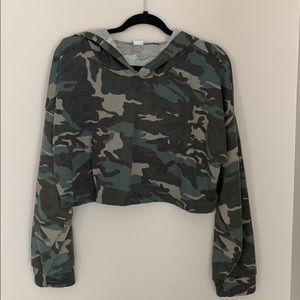 Cropped Camo Hooded Sweatshirt/Pullover